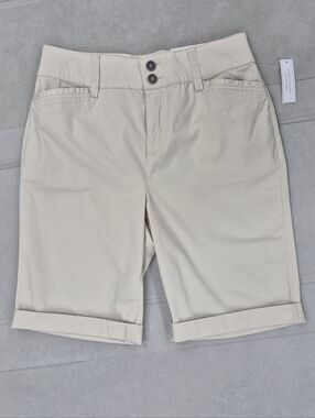 Christopher and Banks Bermuda shorts women's 10 tan classic fit comfort waist
